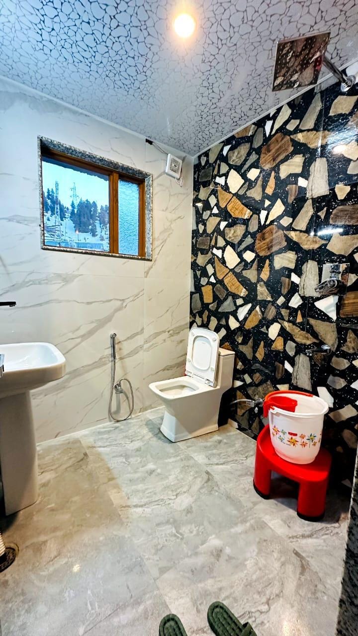 Hotel Golden Peak Sonamarg Hotel in India