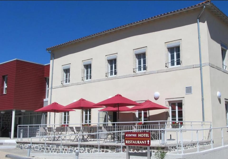 Logis Hotel Restaurant La Croisee des Chemins Hotel in Auvergne-Rhône-Alpes