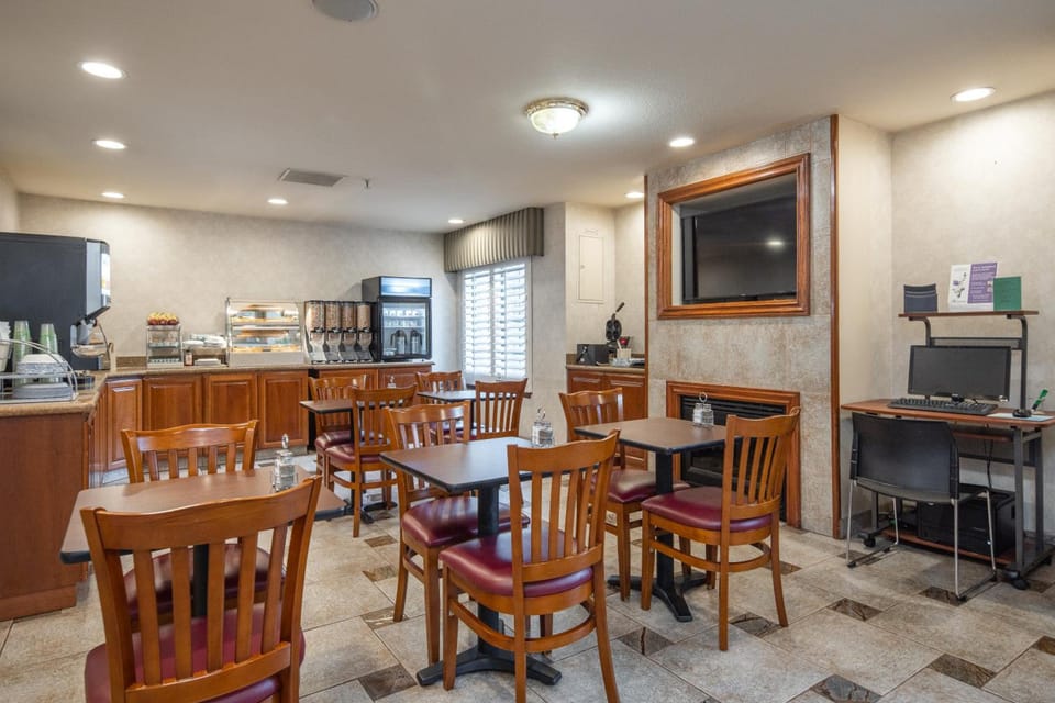 Atherton Park Inn and Suites Hotel in Atherton