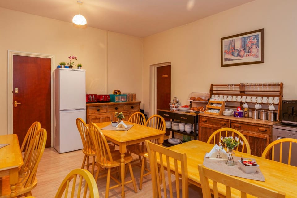 Ricky Road Guest House - Budget Hotel in Watford