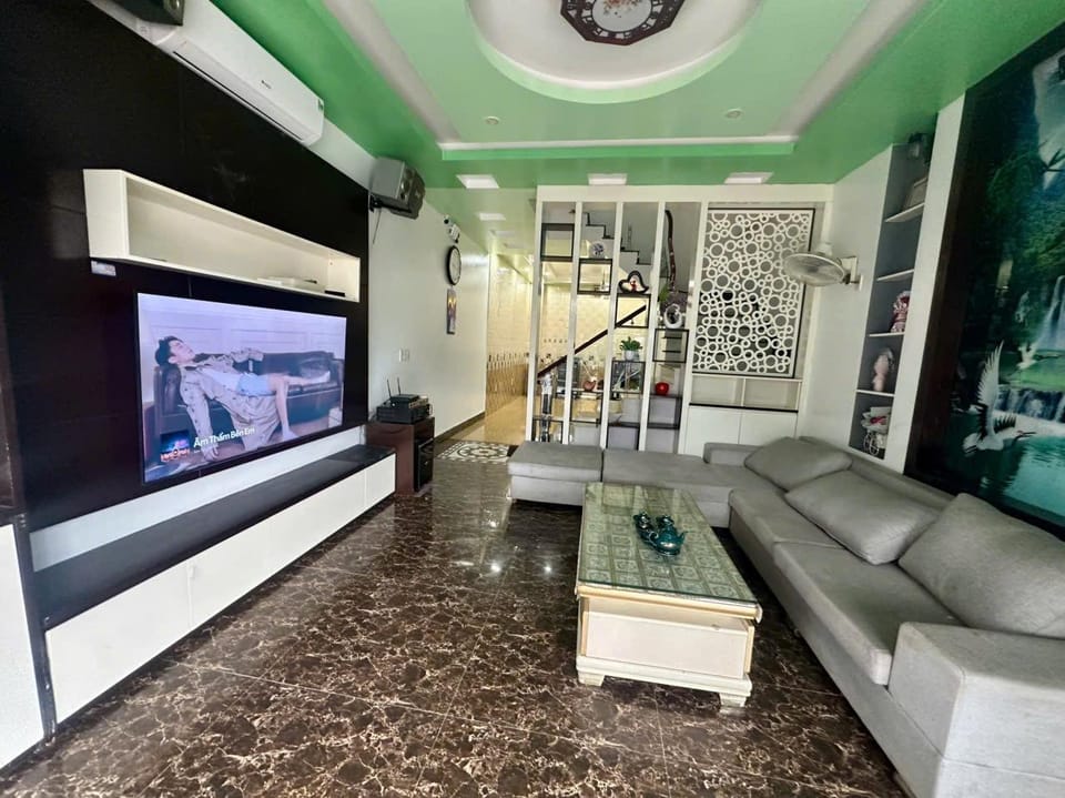 Shared lounge/TV area