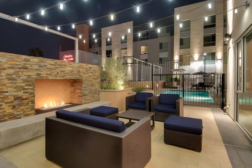 Hampton Inn & Suites Los Angeles - Glendale Hotel in Glendale