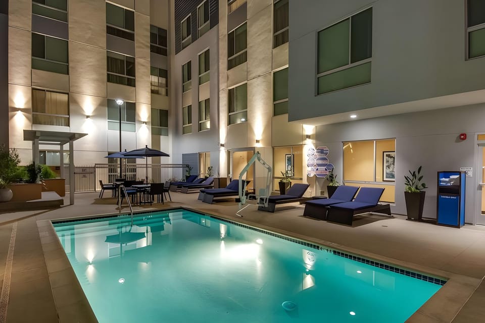 Hampton Inn & Suites Los Angeles - Glendale Hotel in Glendale