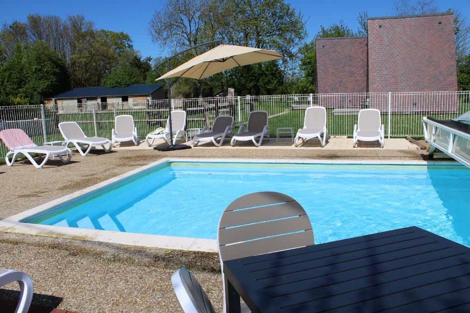 Domaine Des Piéris - Gîtes et Lodges Hotel in Normandy