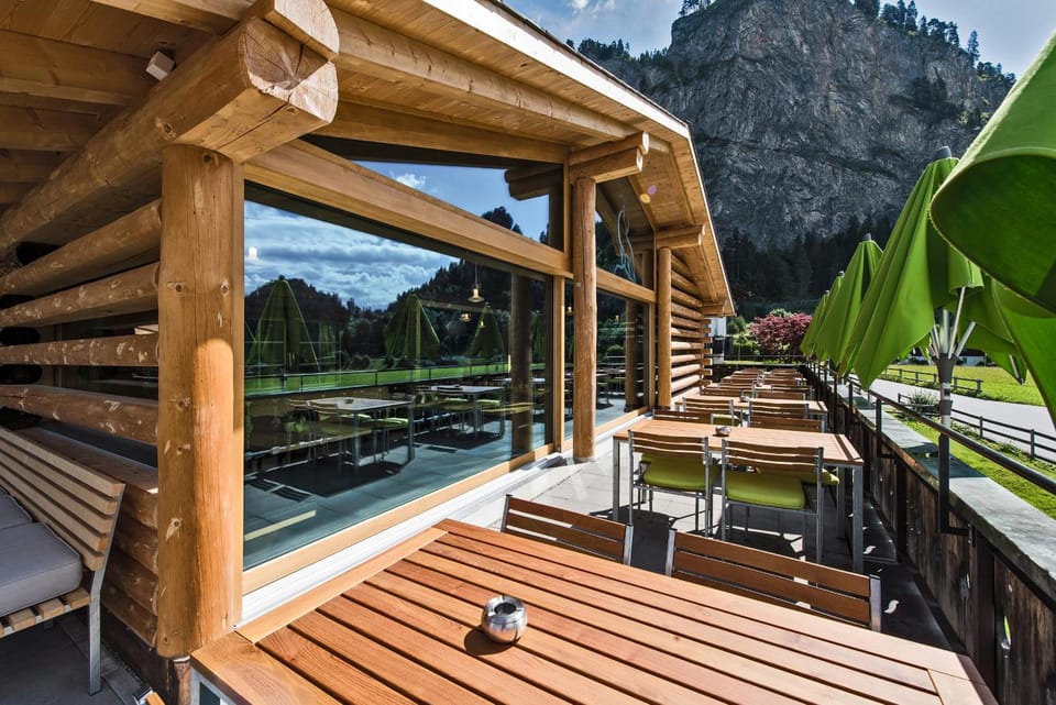 Hotel Ustria Parlatsch Hotel in Canton of Grisons