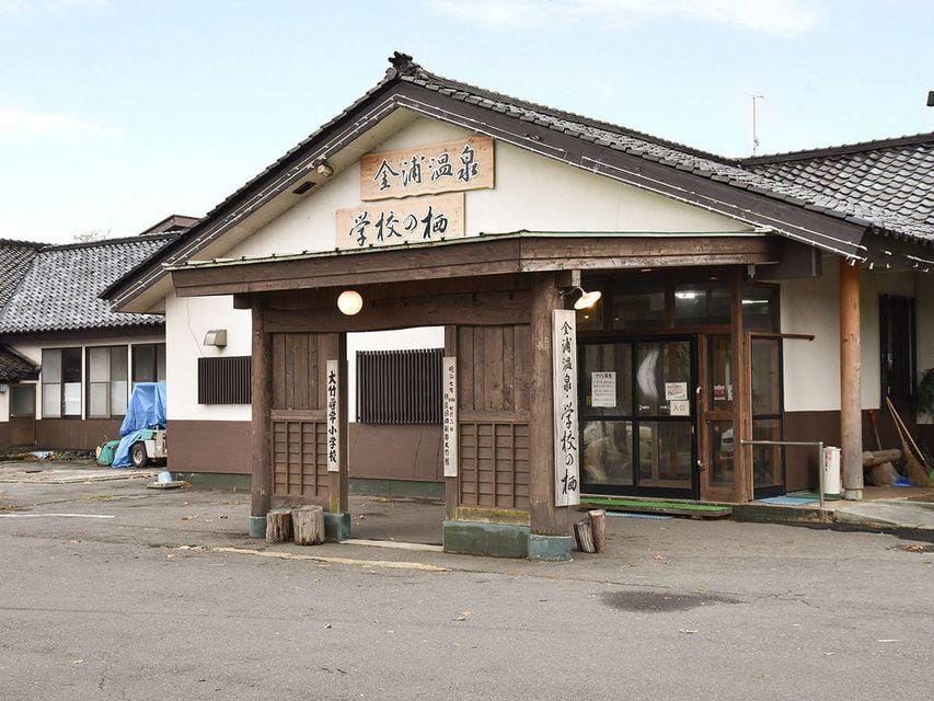 Gakko-no-Sumika Hotel in Japan