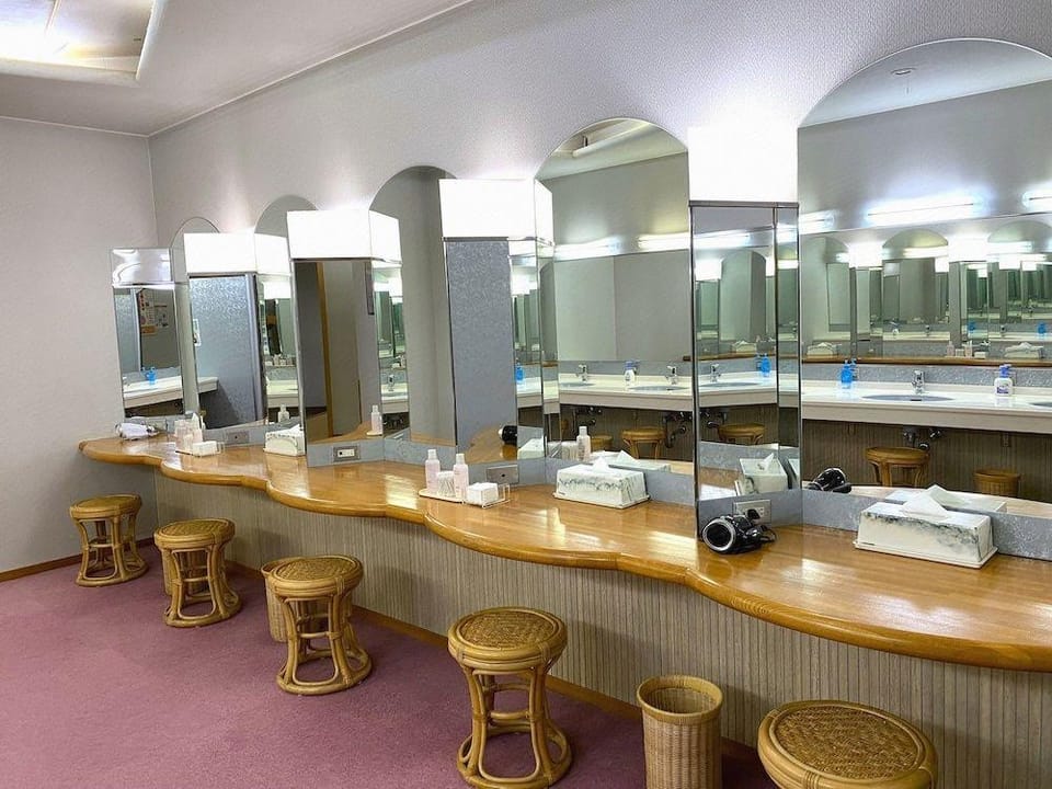 Misasa Onsen Koraku Hotel in Japan