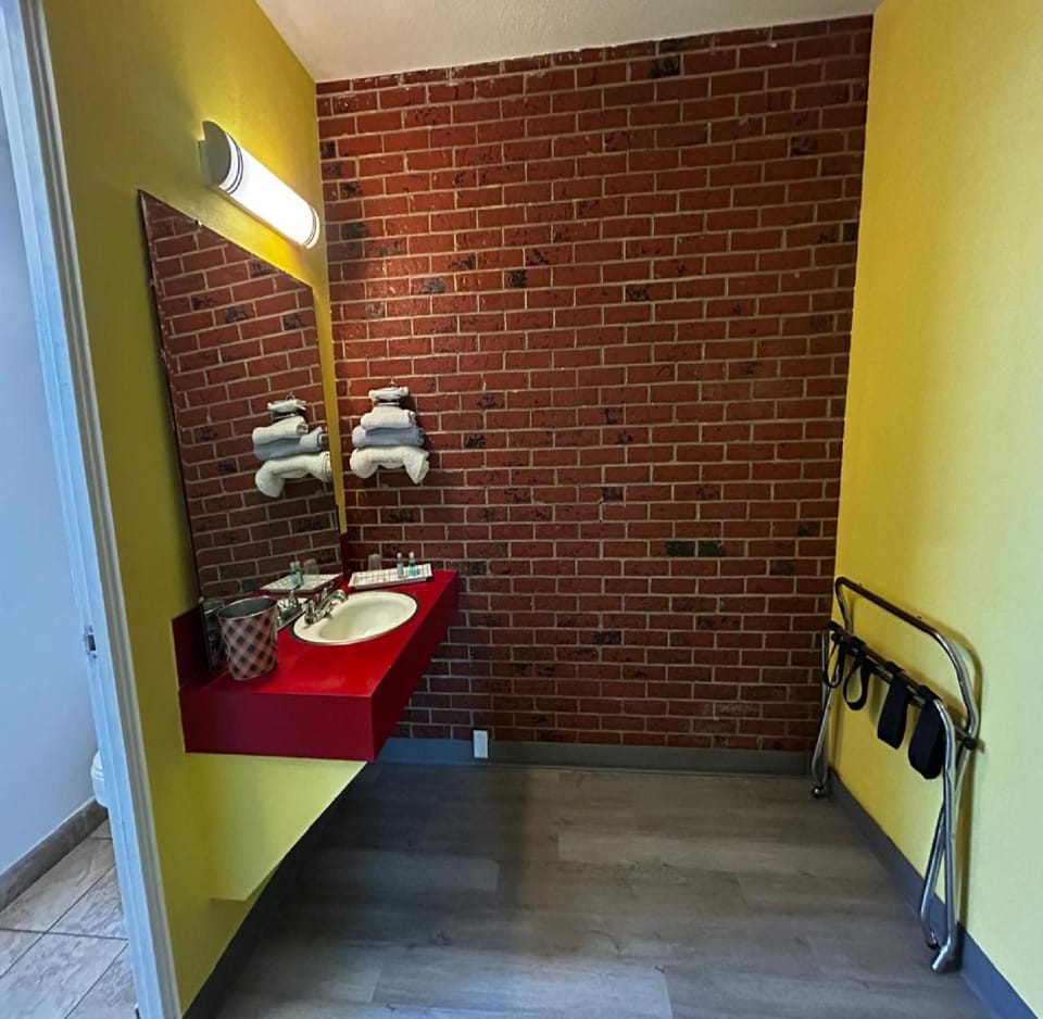 Travelers Inn by OYO Longview Kelso Hotel in Longview