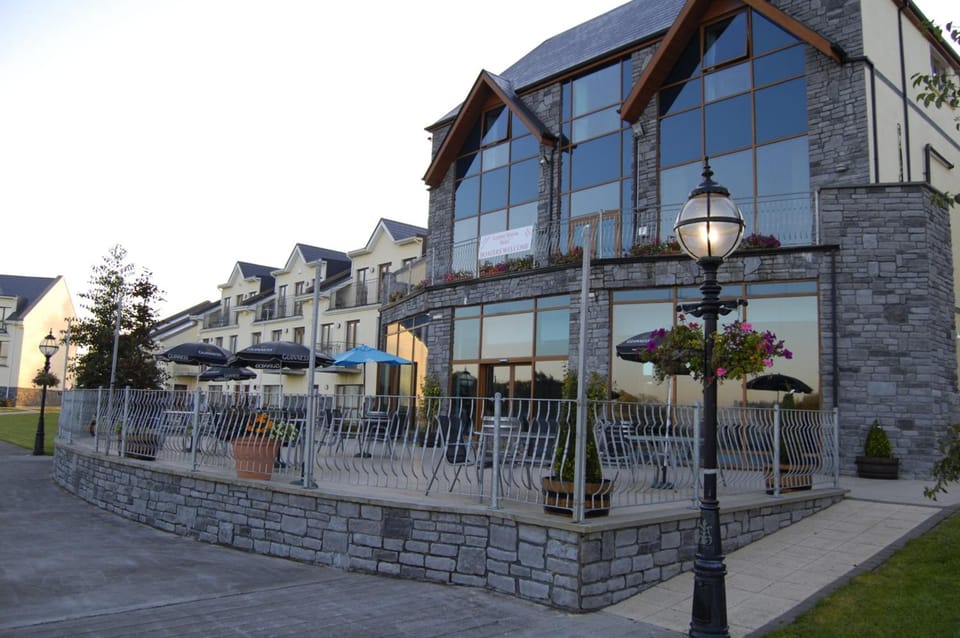 Leitrim Marina Hotel Hotel in Leitrim, Co. Leitrim, Ireland