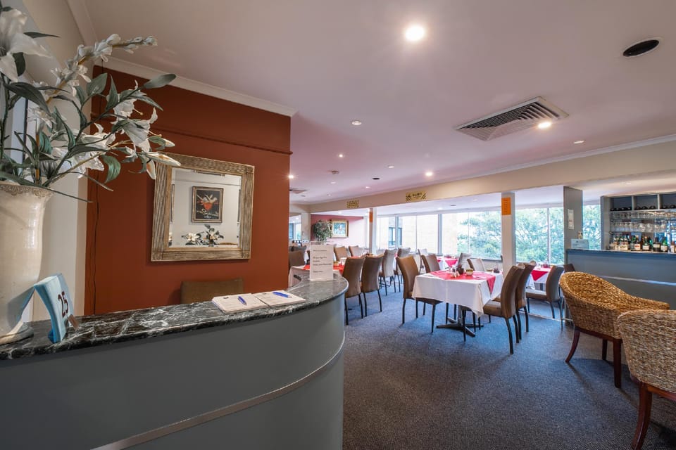 Twin Towers Inn Hotel in Sydney