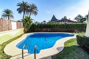 Las Petunias Malin Sten Hotel in Marbella