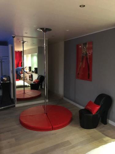 SPABYELLEETLUI spa rouge ou bleu Hotel in Flanders