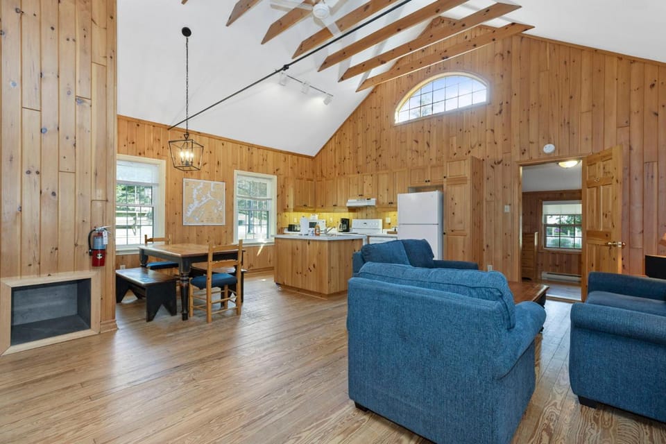 Port Cunnington Lodge Resort in Lake of Bays