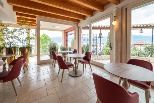 Hotel Villa Leopardi 4S - Adults only Hotel in Torri del Benaco