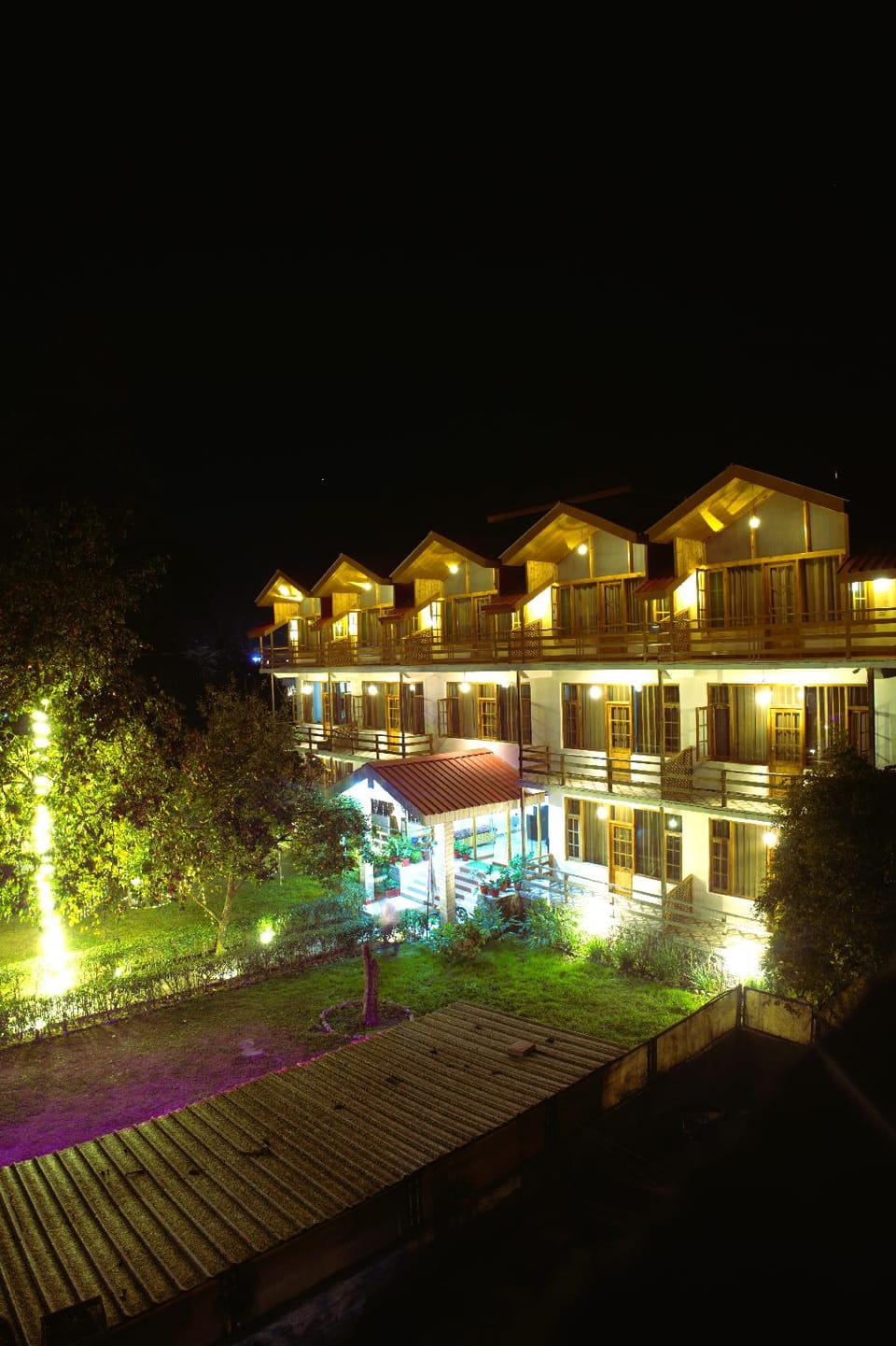 Persimmon Farmstead Resort in Manali