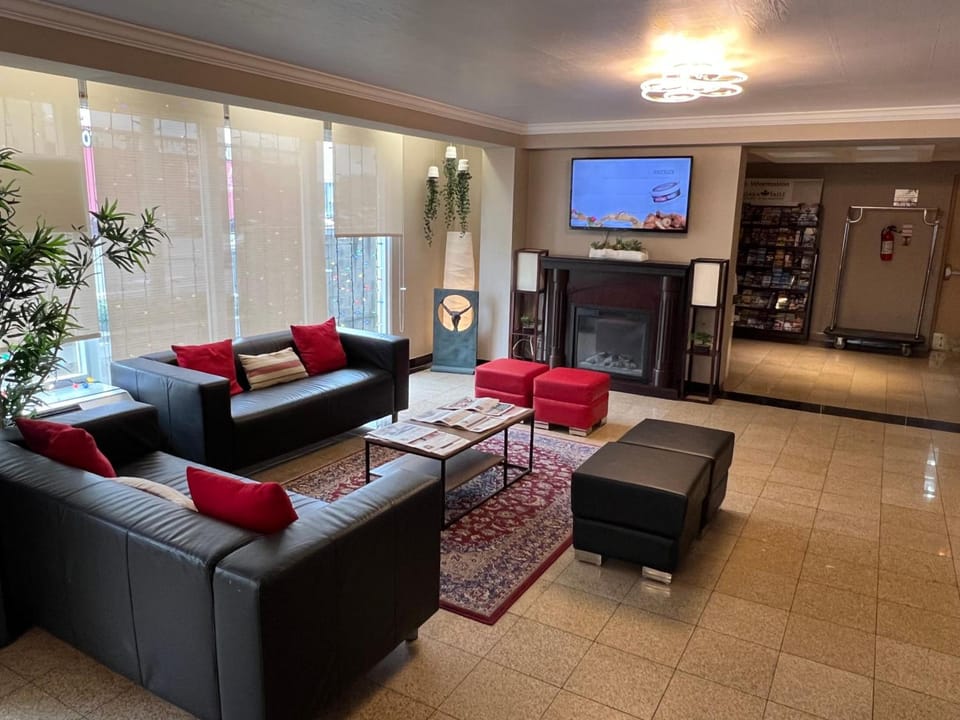 Shared lounge/TV area