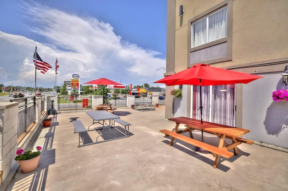 The Glengate Hotel & Suites Hotel in Niagara Falls