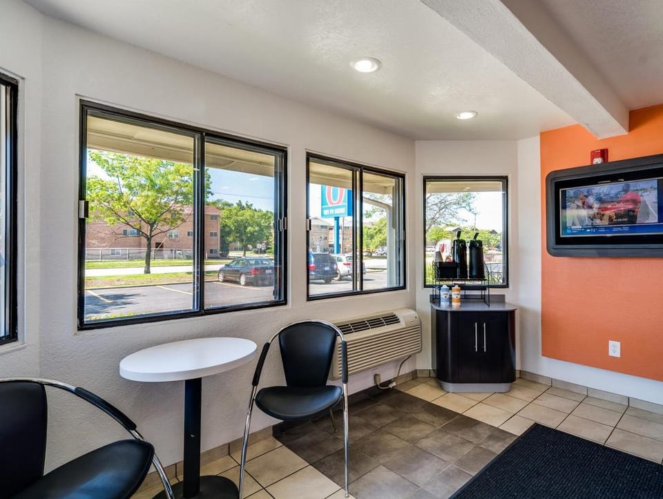 Motel 6 Chicago O'Hare - Schiller Park Hotel in Schiller Park