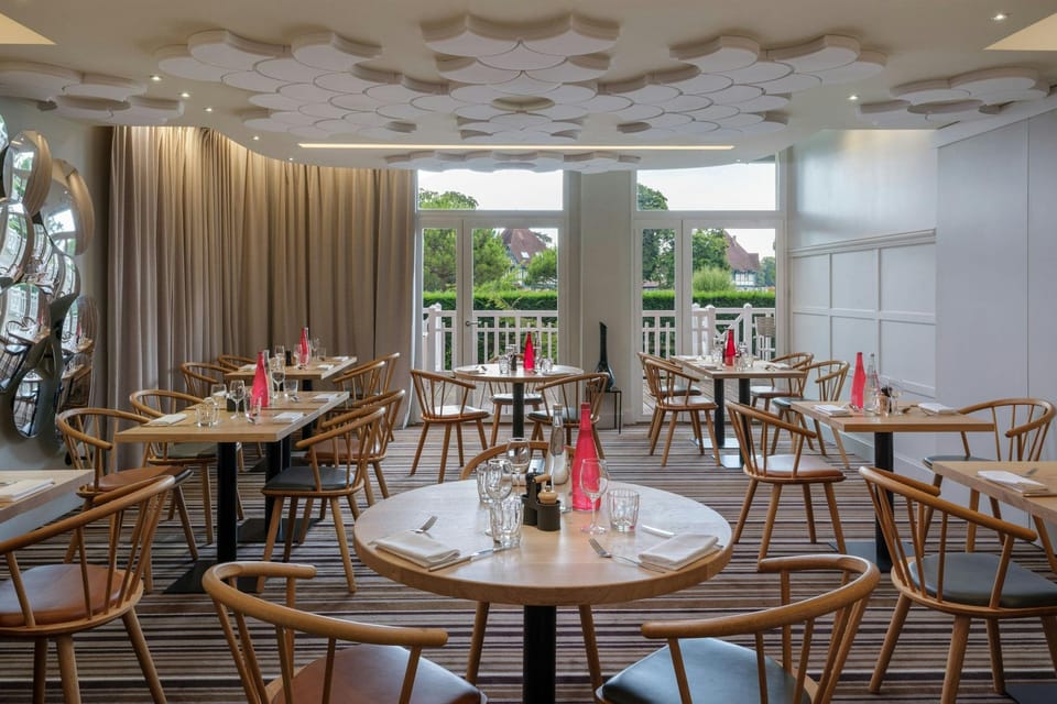 Renaissance Paris Hippodrome de St. Cloud Hotel Hotel in Saint-Cloud