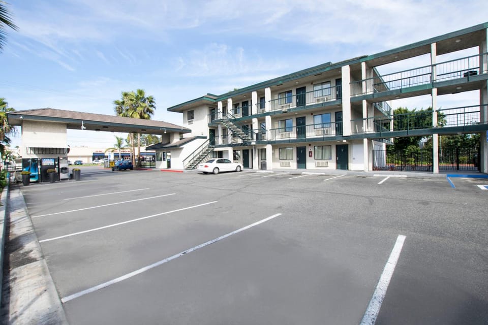 Morada Inn Motel in Westminster
