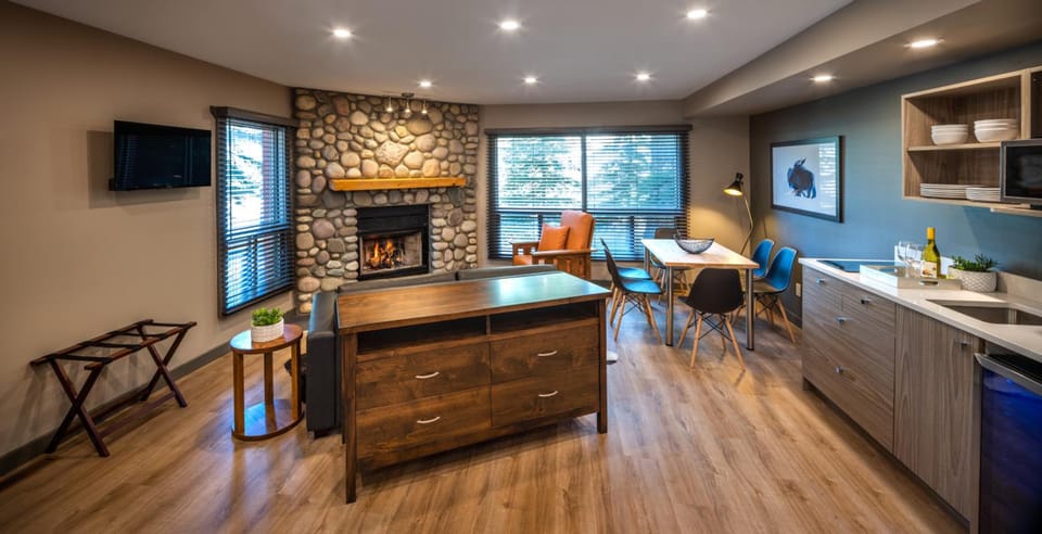 Buffalo Mountain Lodge Hotel in Banff