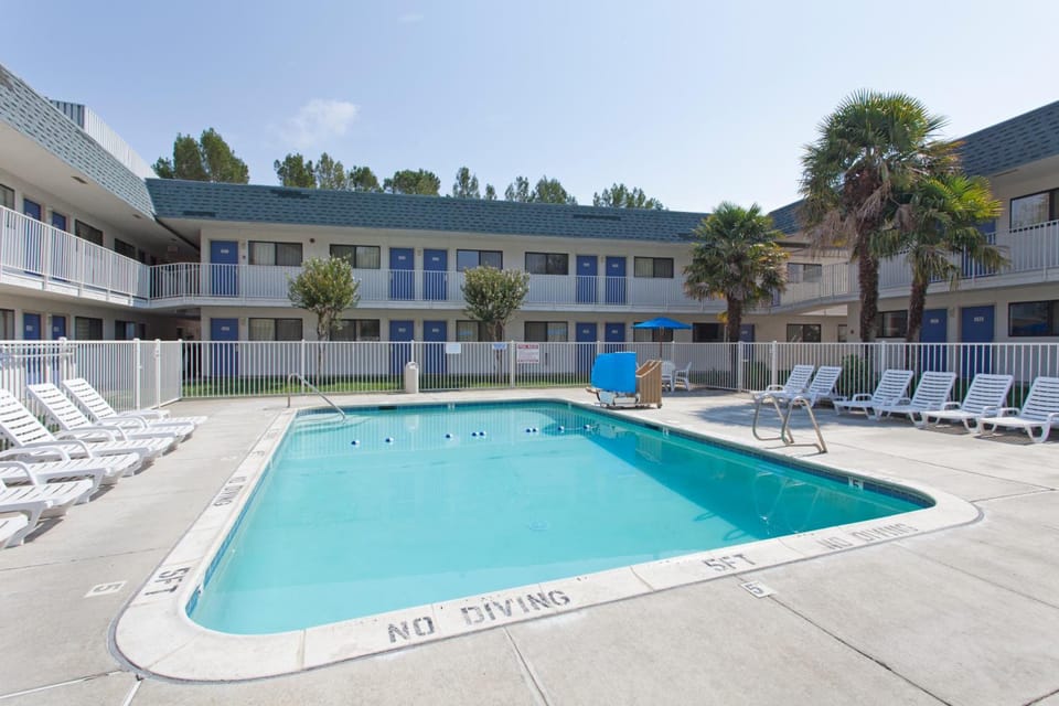 Motel 6 Davis - Sacramento Area Hotel in Davis