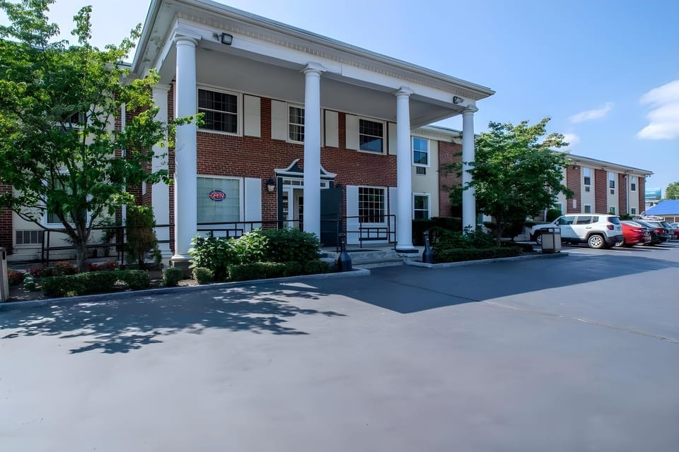 Charles River Inn Inn in Watertown