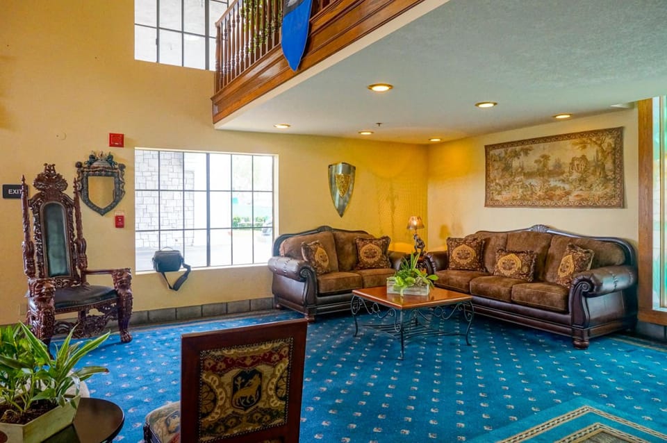 Castle Inn and Suites Anaheim Hotel in Garden Grove