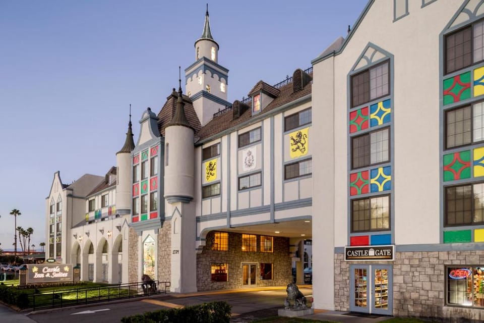 Castle Inn and Suites Anaheim Hotel in Garden Grove