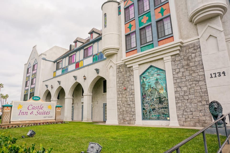 Castle Inn and Suites Anaheim Hotel in Garden Grove