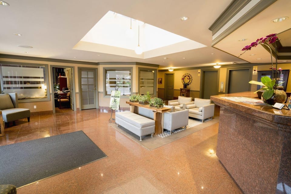 Victoria Regent Waterfront Hotel & Suites Hotel in Victoria