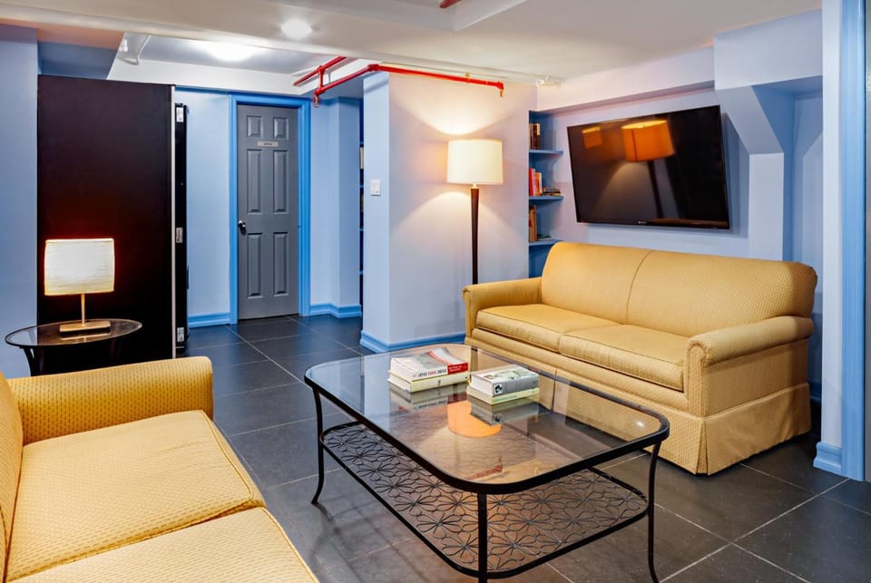 Shared lounge/TV area