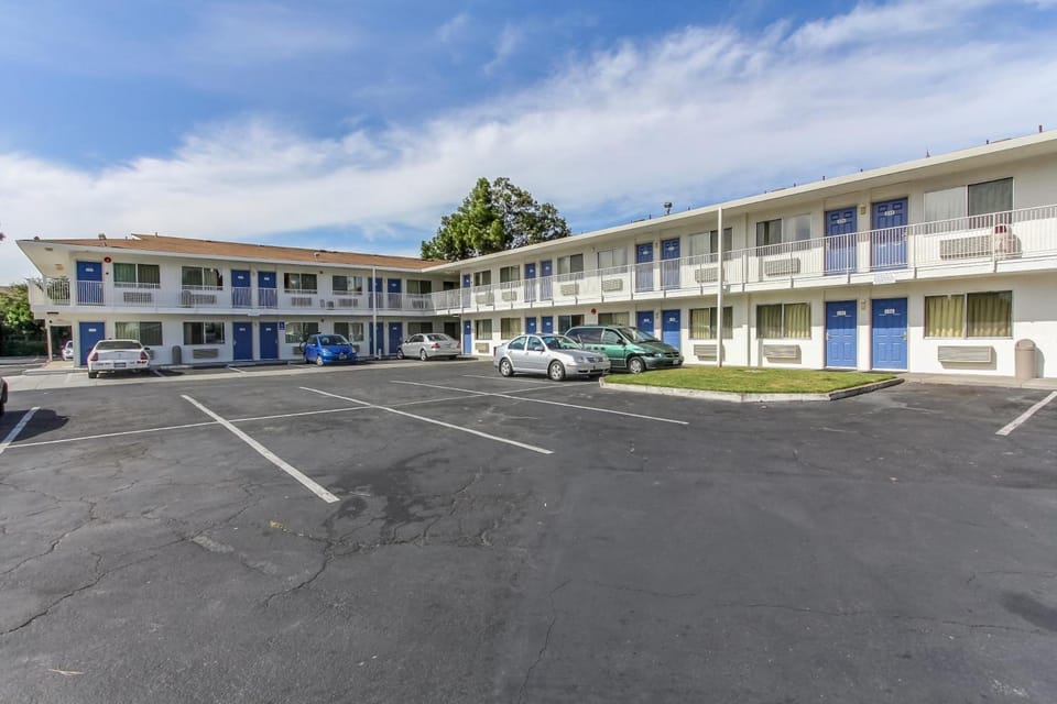 Super 8 by Wyndham Santa Clara Hotel in Santa Clara