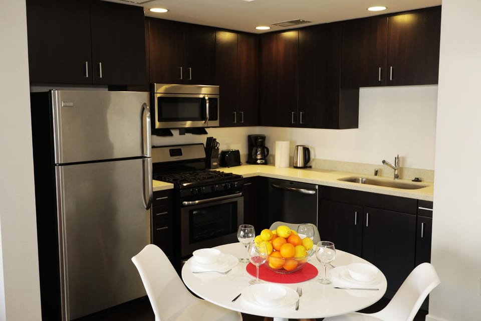 Downtown Cosmopolitan Residences Hotel in Los Angeles
