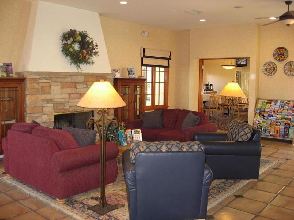 Old Town Inn Hotel in Point Loma