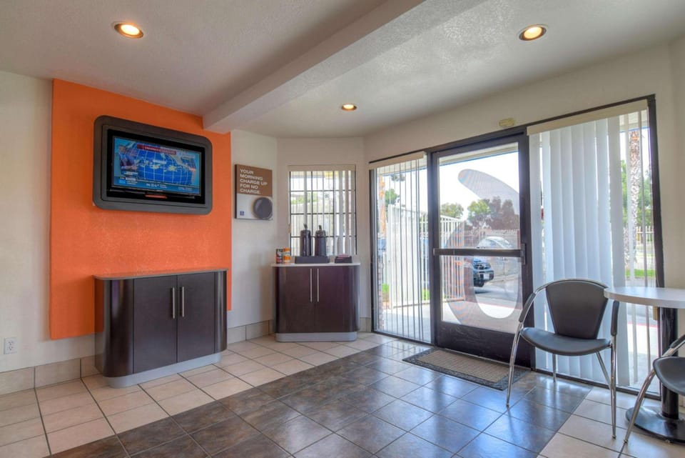 Motel 6 Chula Vista, CA - San Diego Hotel in National City