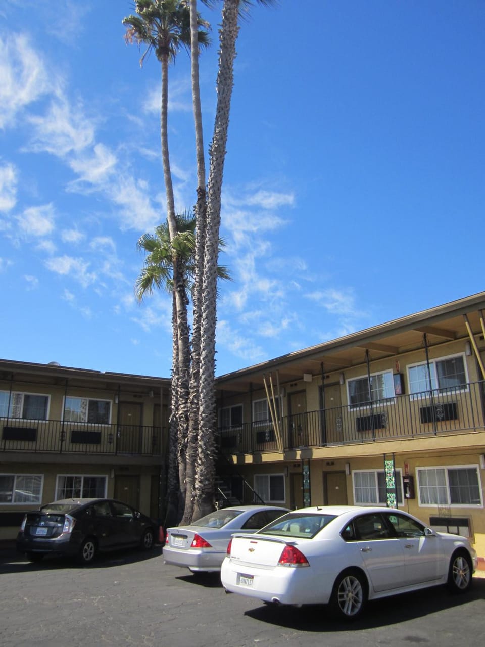 Civic Center Lodge / Lake Merritt BART Hotel in Alameda