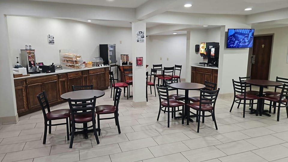 Red Roof Inn & Suites Newport – Middletown, RI Hotel in Middletown