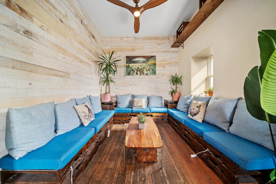 Shared lounge/TV area