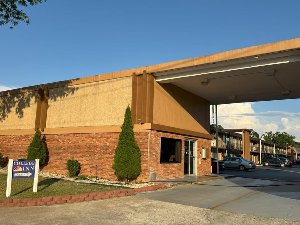 College Inn Spartanburg Hotel in Spartanburg