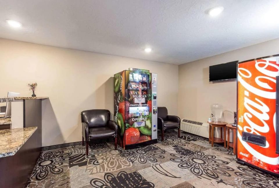 Shared lounge/TV area