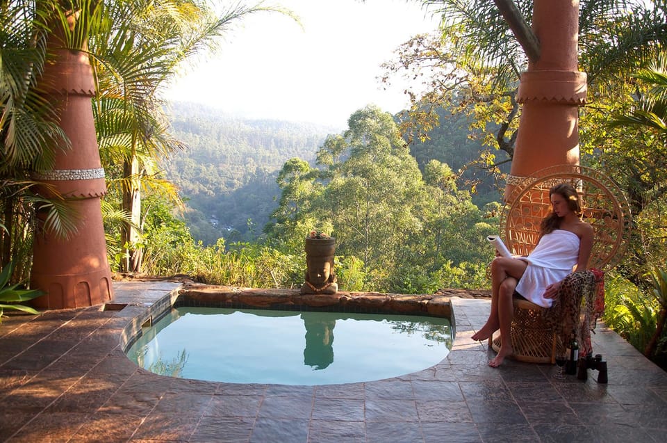 Swimming pool [outdoor]