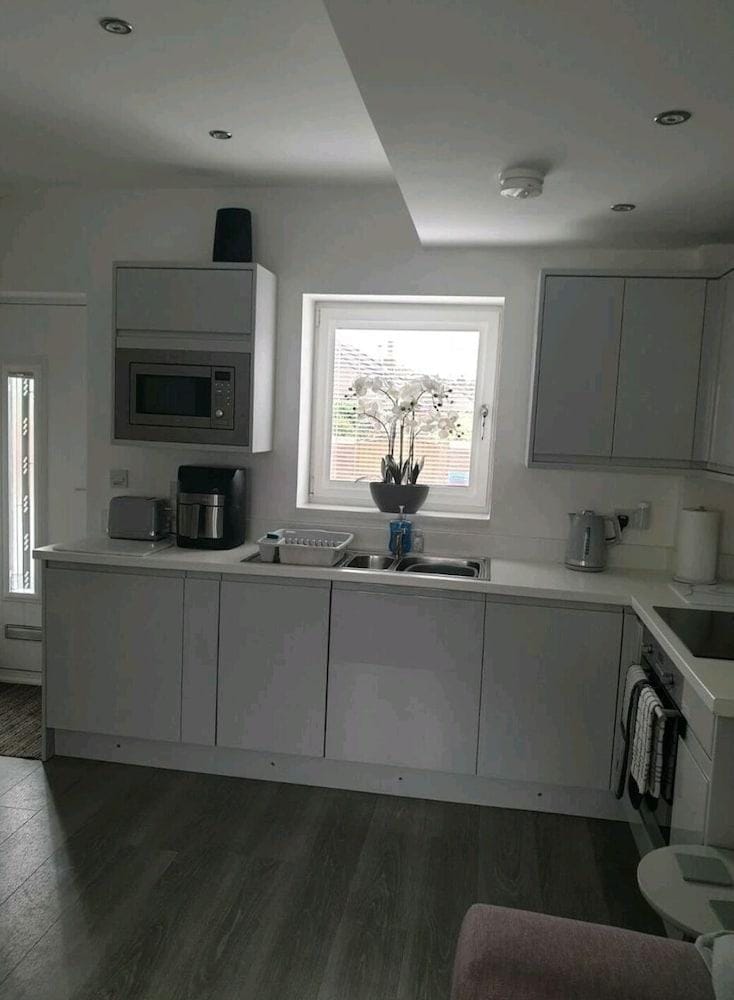 Cosy & Comfortable 2 Bedroom Annex New Build 2022 Hotel in Bury