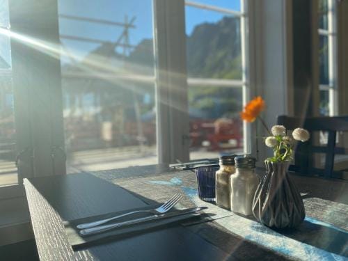 Brygga restaurant Bed & Breakfast Hotel in Lofoten