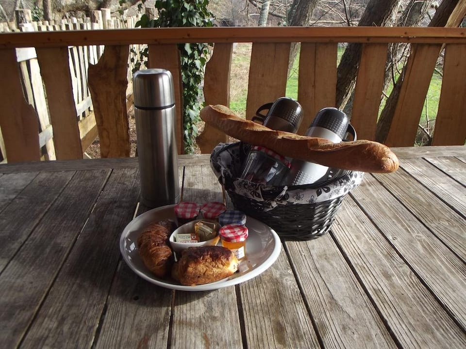Cabane des cerfs Hotel in Nouvelle-Aquitaine