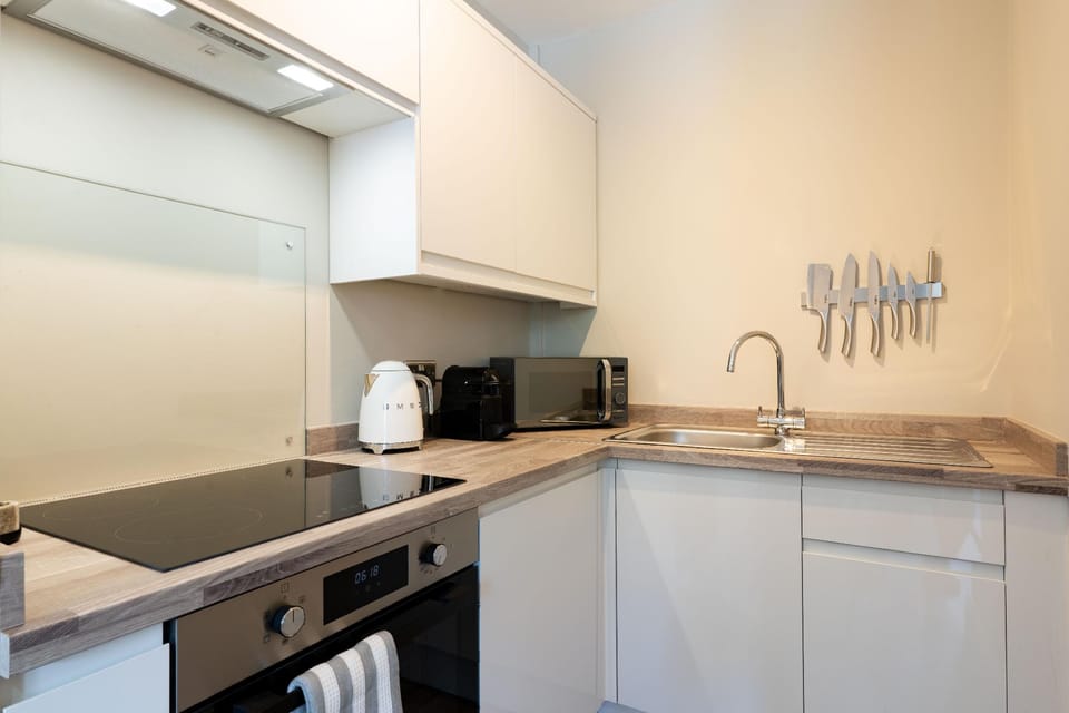 Wellington Place | 1 bedroom Apartment No.2 Hotel in Bristol