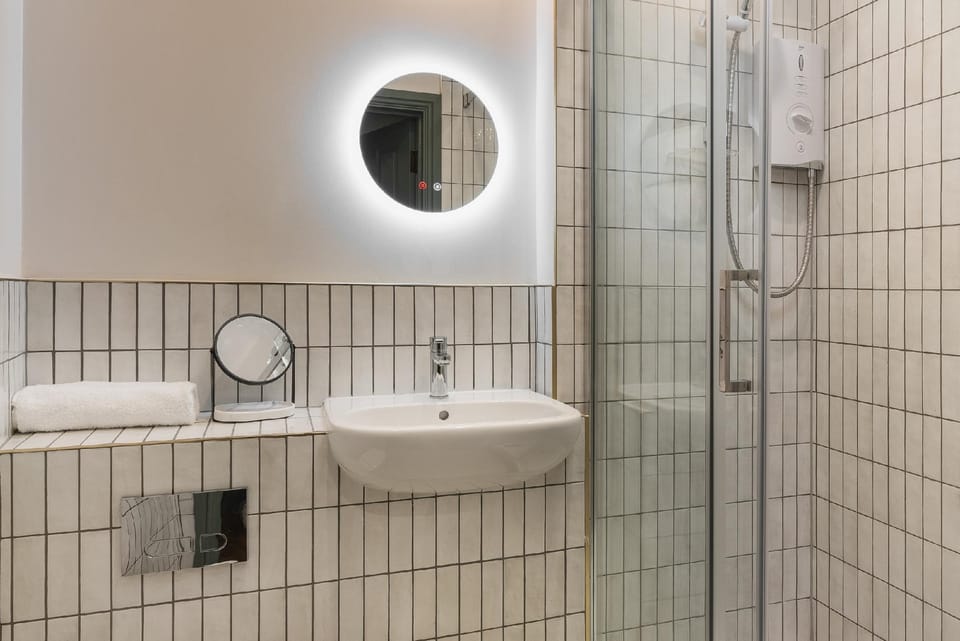 Your Apartment | Cotham Arms - 1 Bed Hotel in Bristol