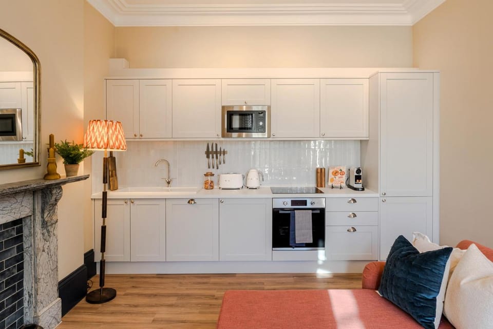 Pembroke House | 1 Bed apartment | Courtyard Hotel in Bristol
