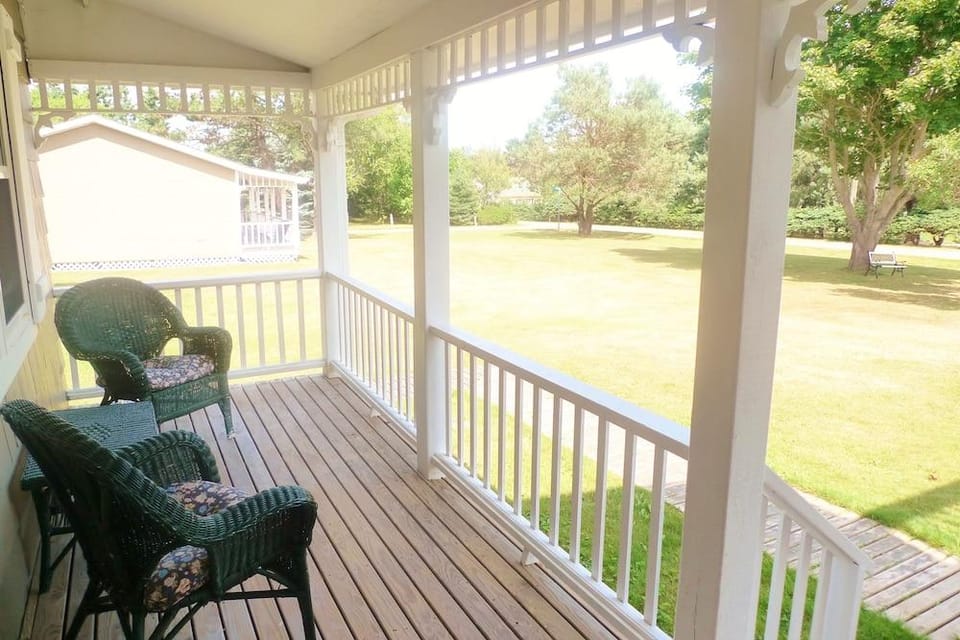Cavendish Breeze Inn Hotel in Prince Edward County