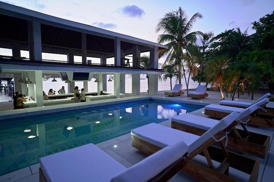 Luna Beach Hotel in West End